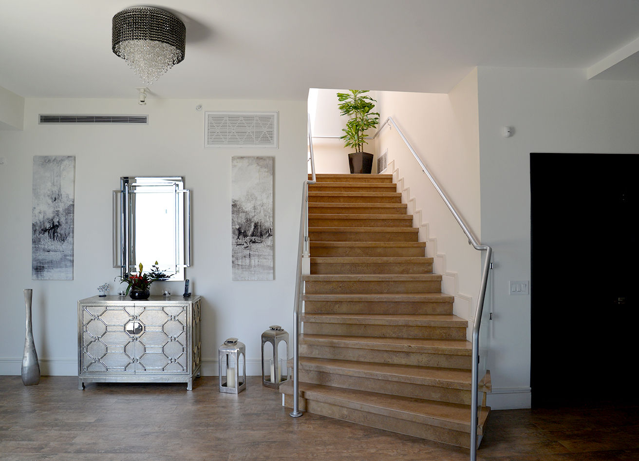 Nightingale Decor, Hollywood Hills, Erika Winters® Design Erika Winters® Design Modern corridor, hallway & stairs