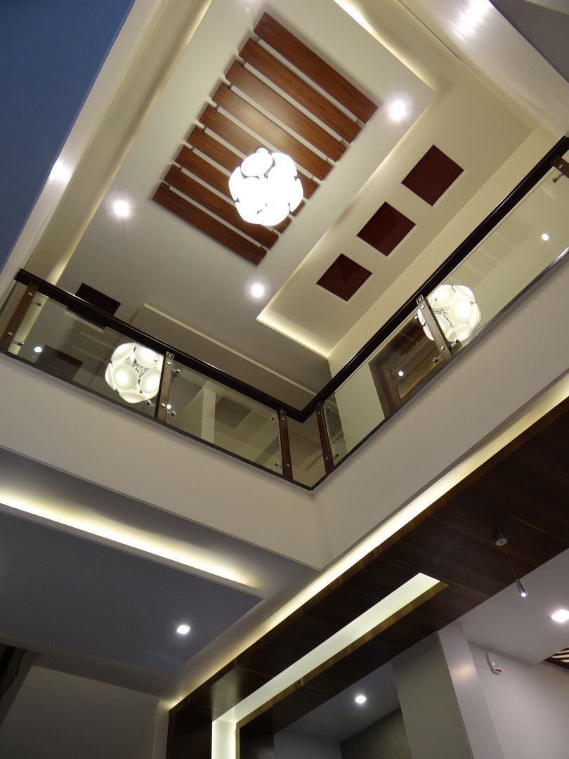 Double Height Lobby ceiling homify Modern Corridor, Hallway and Staircase