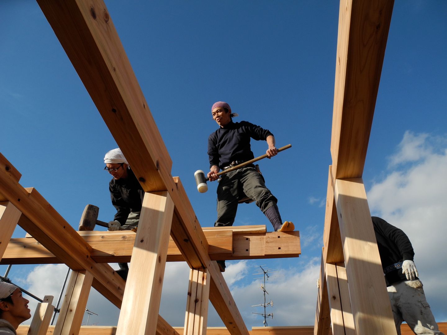 大工が手で刻んで建てるシンプルな杉の家 | homify