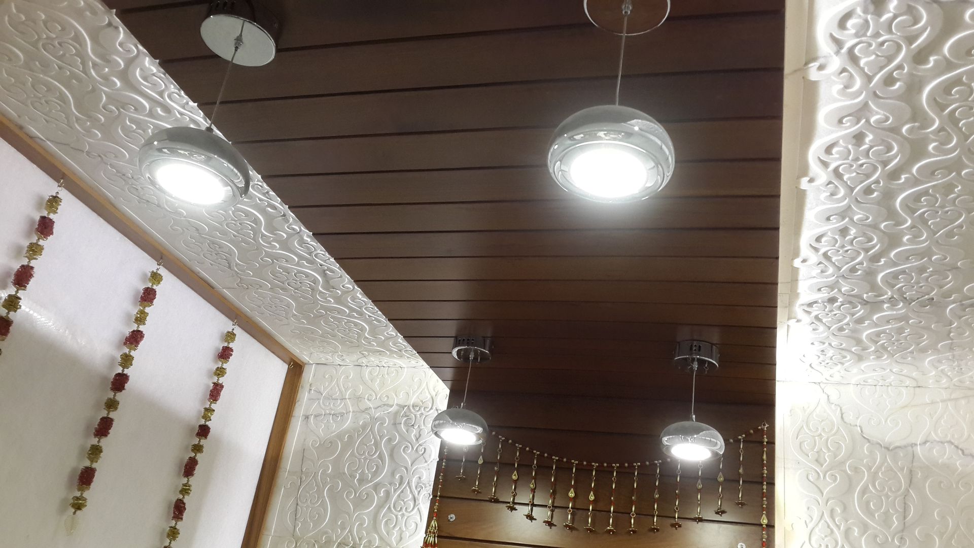 Led Drop lights in the pooja room ceiling homify Modern Corridor, Hallway and Staircase