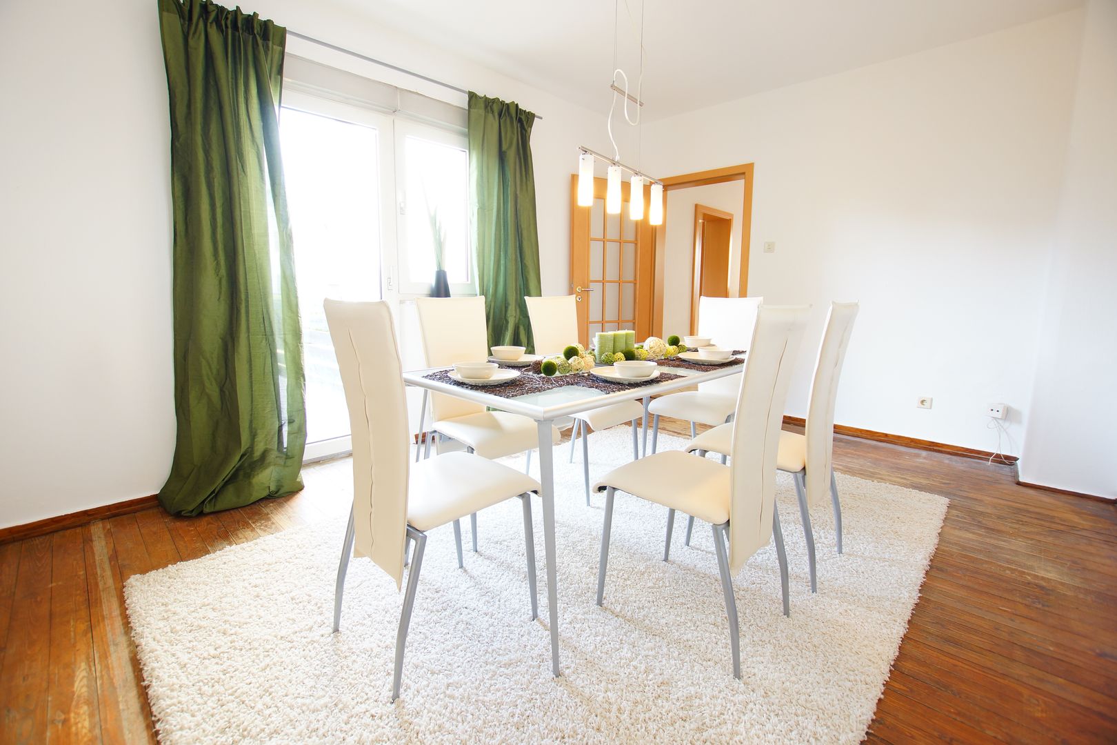 Esszimmer NACHHER HomeStagingDE Comedores modernos