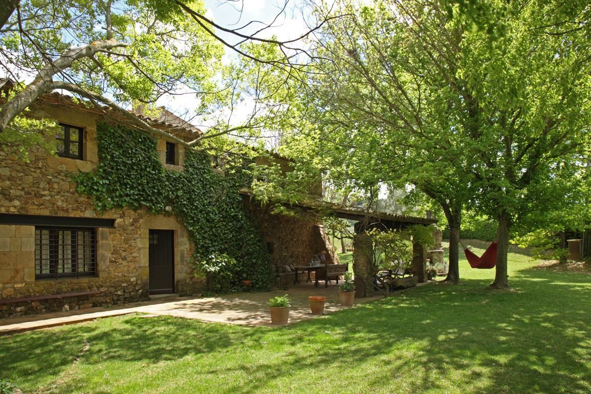 Iluminación exterior casa rústica con piscina, OutSide Tech Light OutSide Tech Light Taman Gaya Rustic