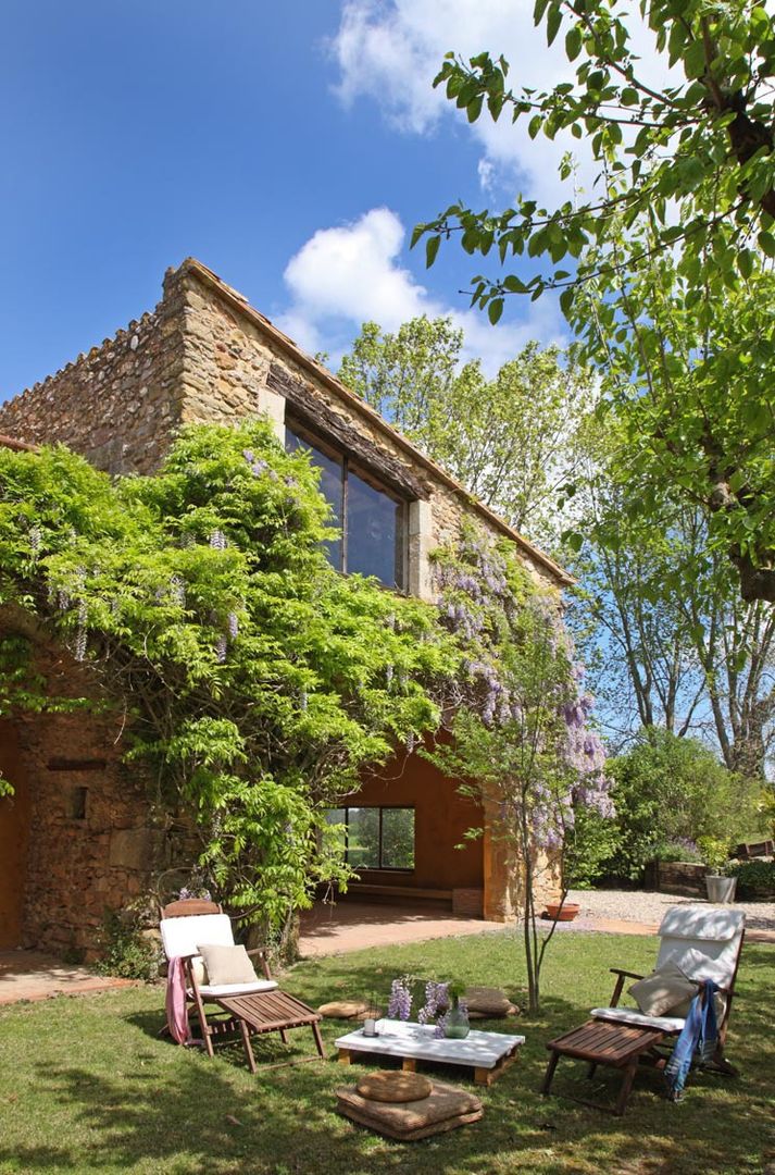 Iluminación exterior casa rústica con piscina, OutSide Tech Light OutSide Tech Light Rustic style gardens