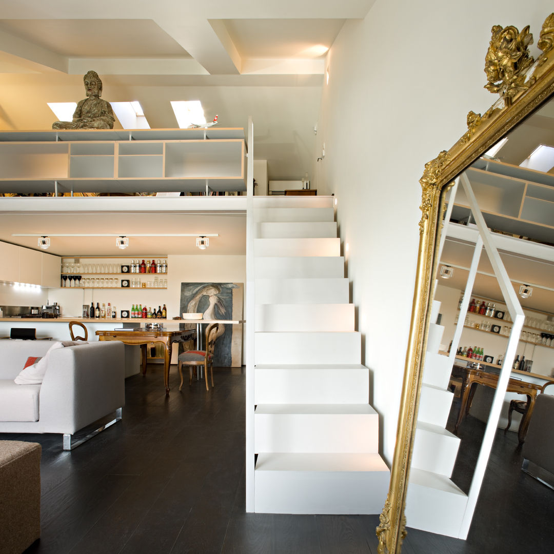 Staircase in the apartment guests - private villa, Ni.va. Srl Ni.va. Srl Moderne gangen, hallen & trappenhuizen Metaal