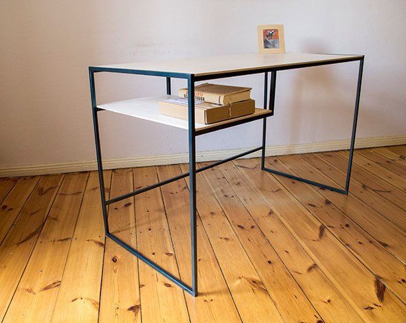 homify Ruang Studi/Kantor Gaya Industrial Desks