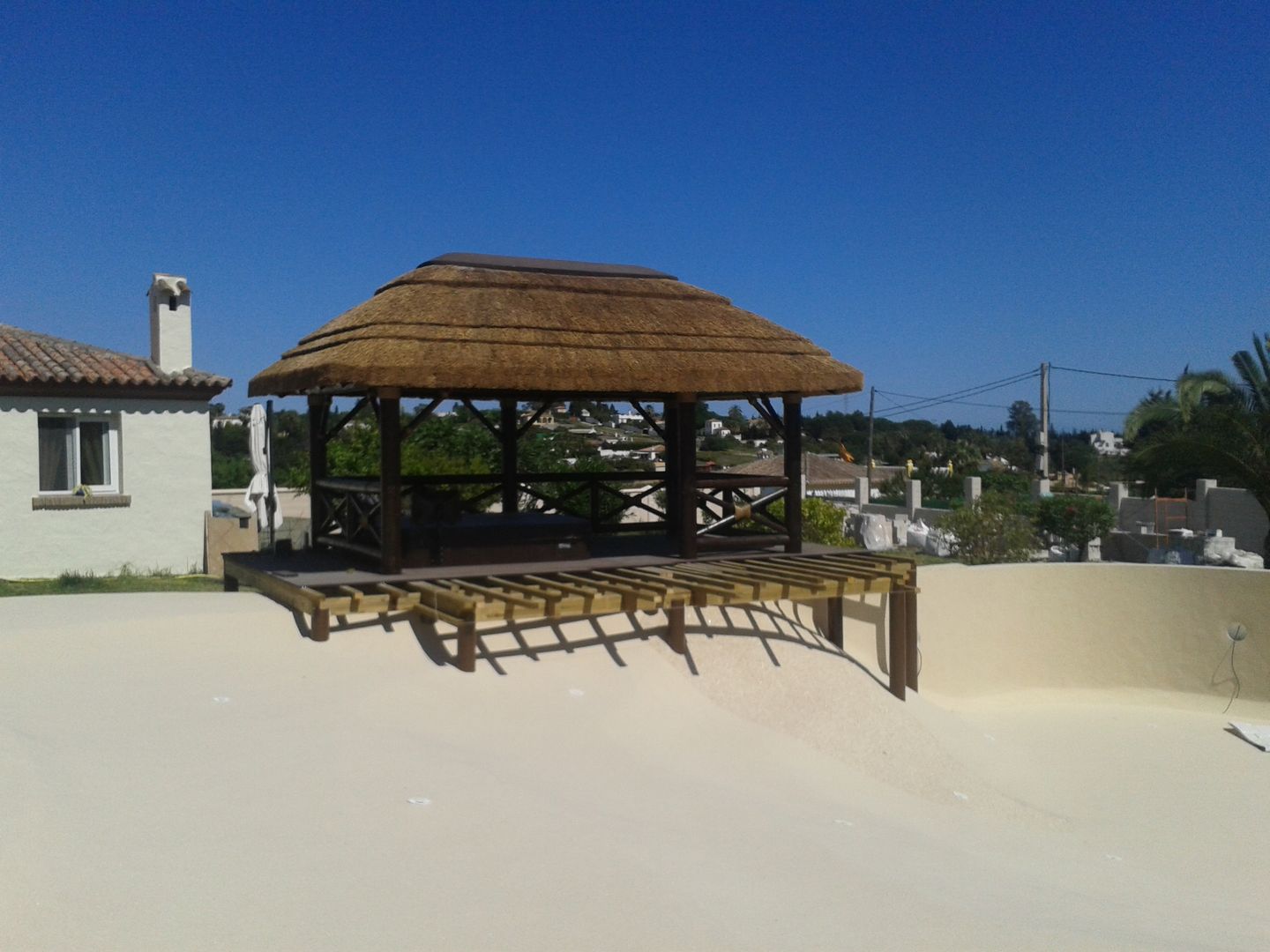 Poolside gazebo, Cape Reed Cape Reed Piscinas de estilo rústico