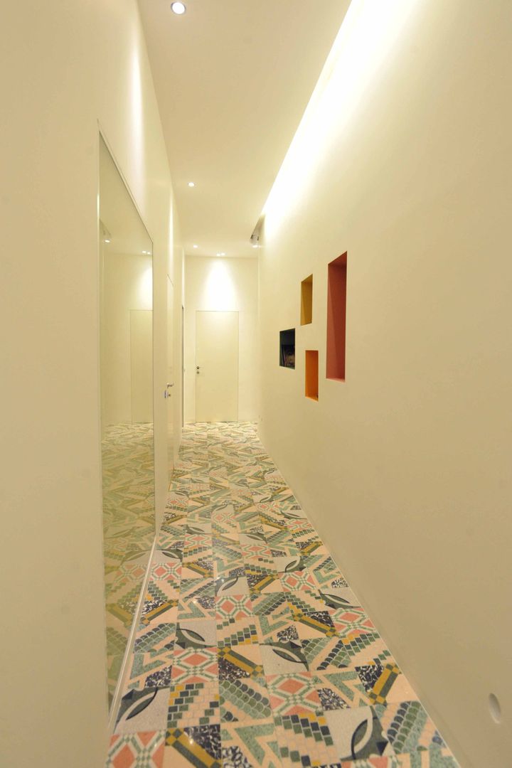 Interior Irsina_MATERA, B+P architetti B+P architetti Modern corridor, hallway & stairs
