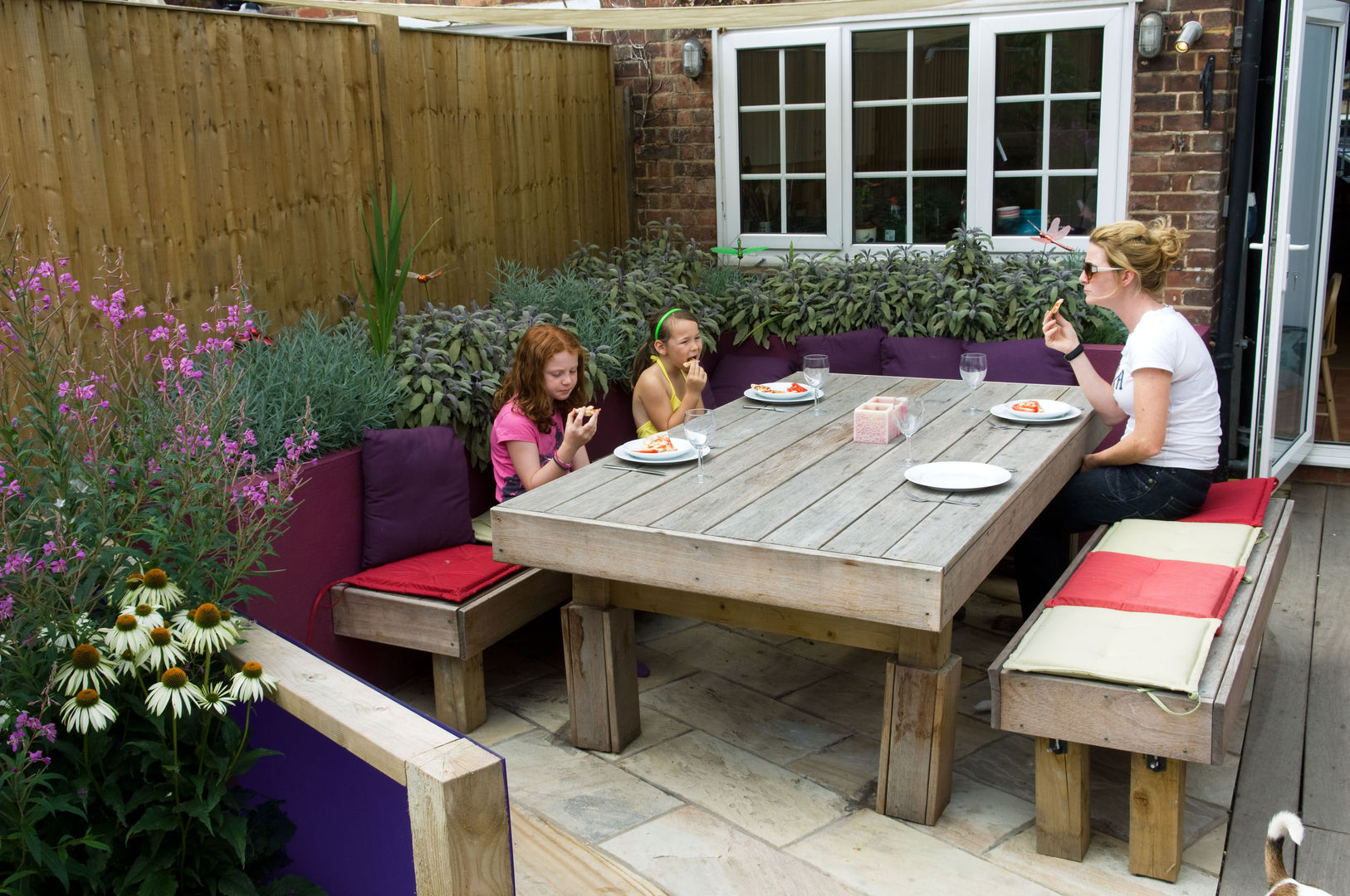 Party garden in Sevenoaks, Kent, Earth Designs Earth Designs حديقة