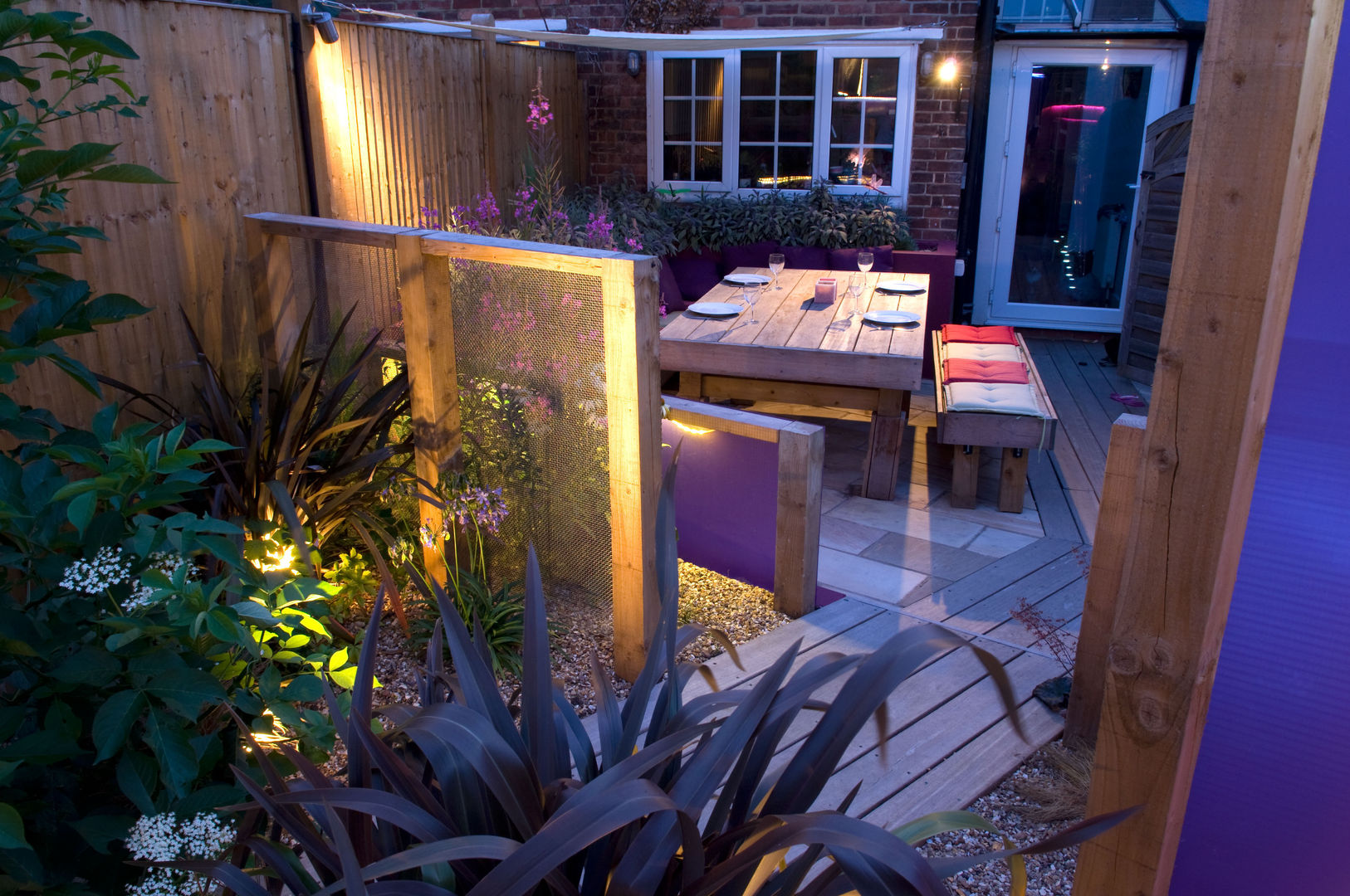Party garden in Sevenoaks, Kent, Earth Designs Earth Designs Jardins modernos