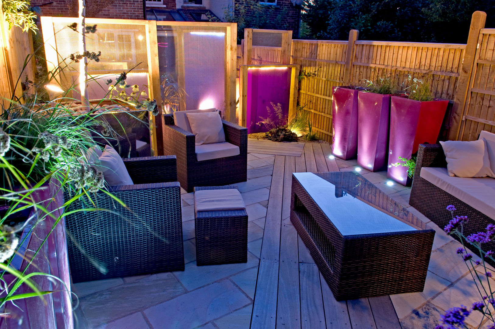 Party garden in Sevenoaks, Kent, Earth Designs Earth Designs Jardins modernos