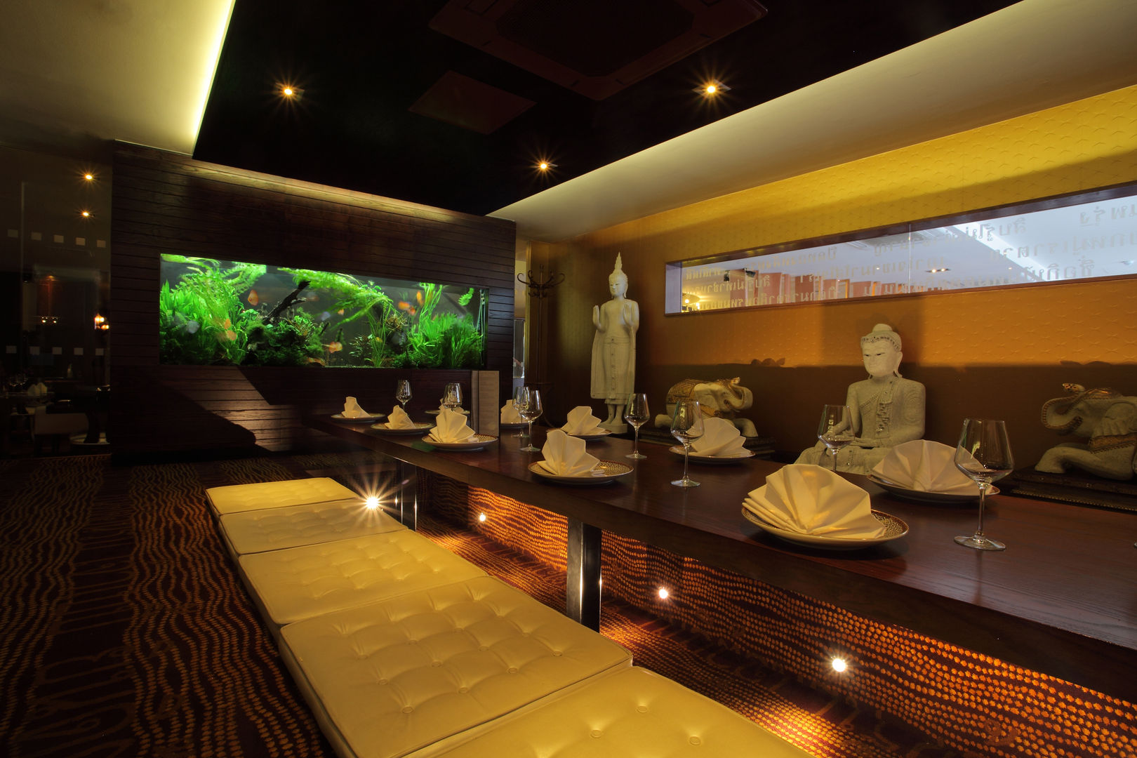 Exotic Thai Restaurant, Aquarium Architecture Aquarium Architecture Commercial spaces Gastronomy