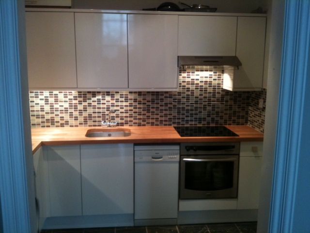 Small Fitted Kitchen Southside Glazing & Joinery Houses