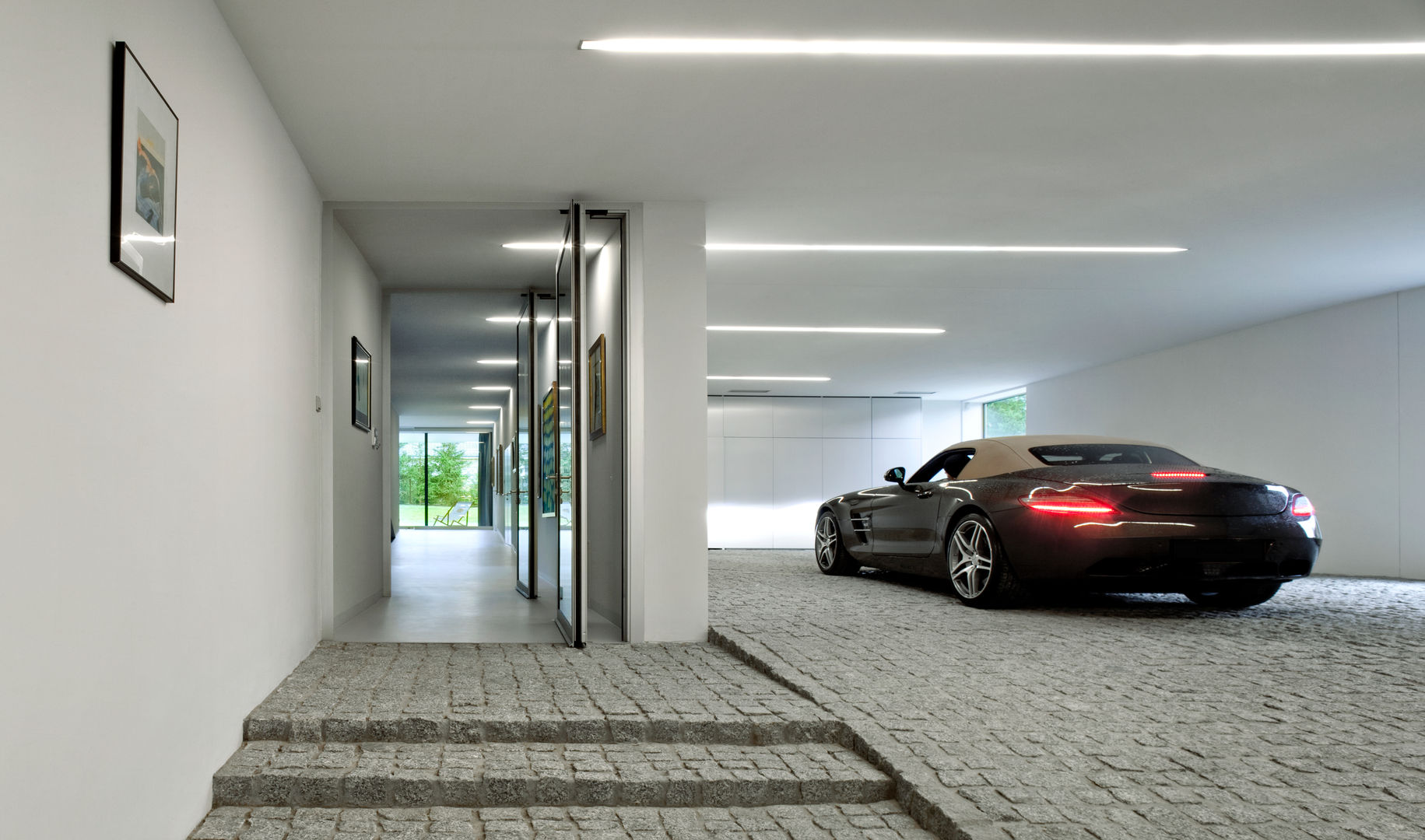 Autofamily House, KWK Promes KWK Promes Garage/shed