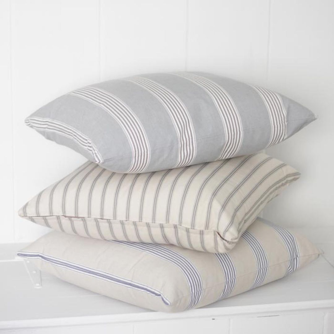 Linen Ticking Cushions, Loop the Loop Loop the Loop 컨트리스타일 거실 액세서리 & 장식