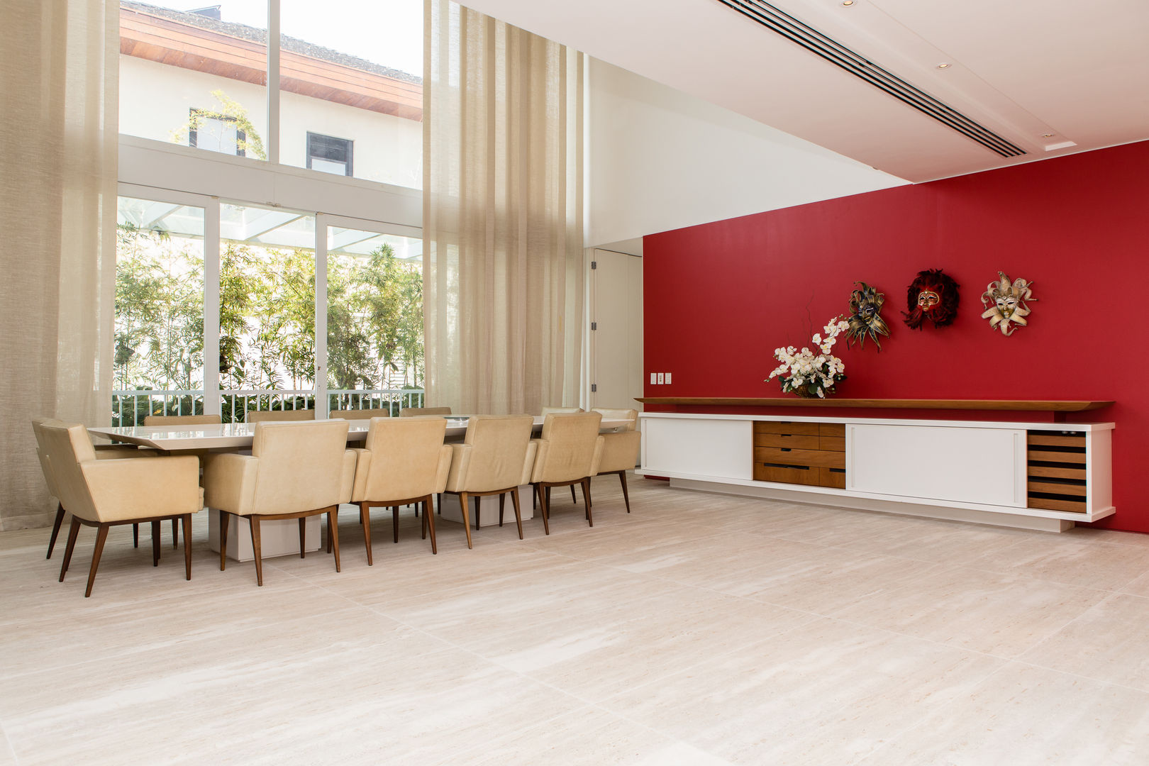 Rent Ronaldinho's home during the World Cup, Airbnb Germany GmbH Airbnb Germany GmbH Modern dining room