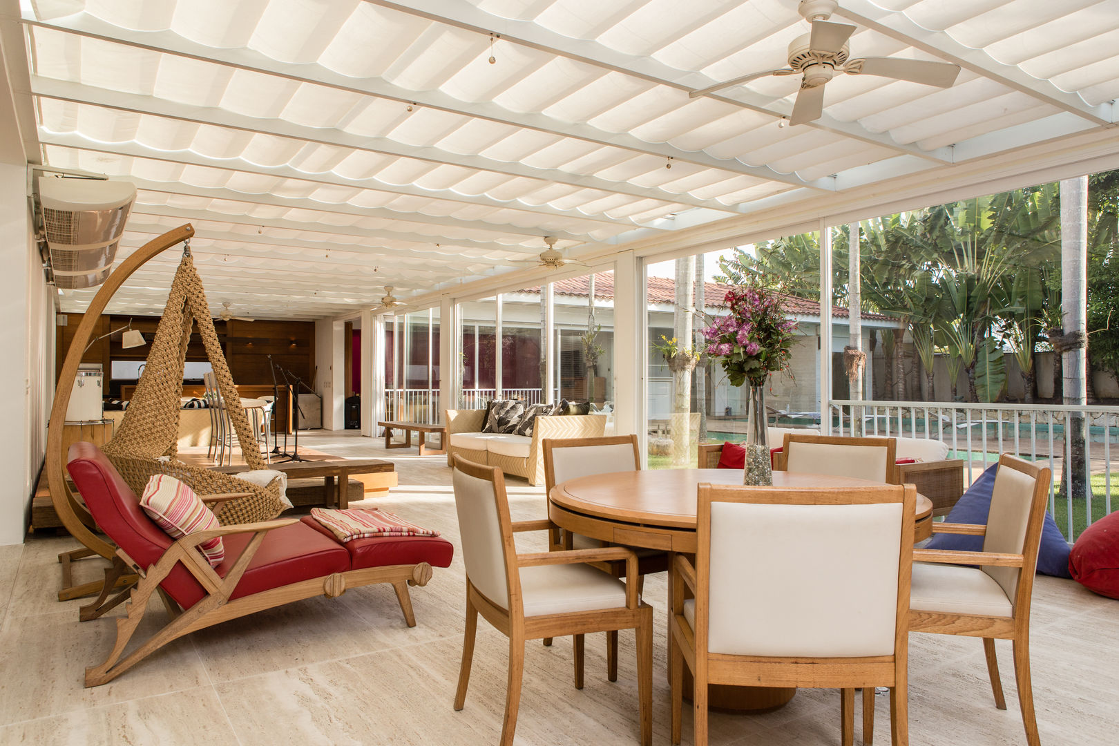 Amazing House in Barra - R10 (Ronaldinho) Airbnb Germany GmbH Moderner Balkon, Veranda & Terrasse