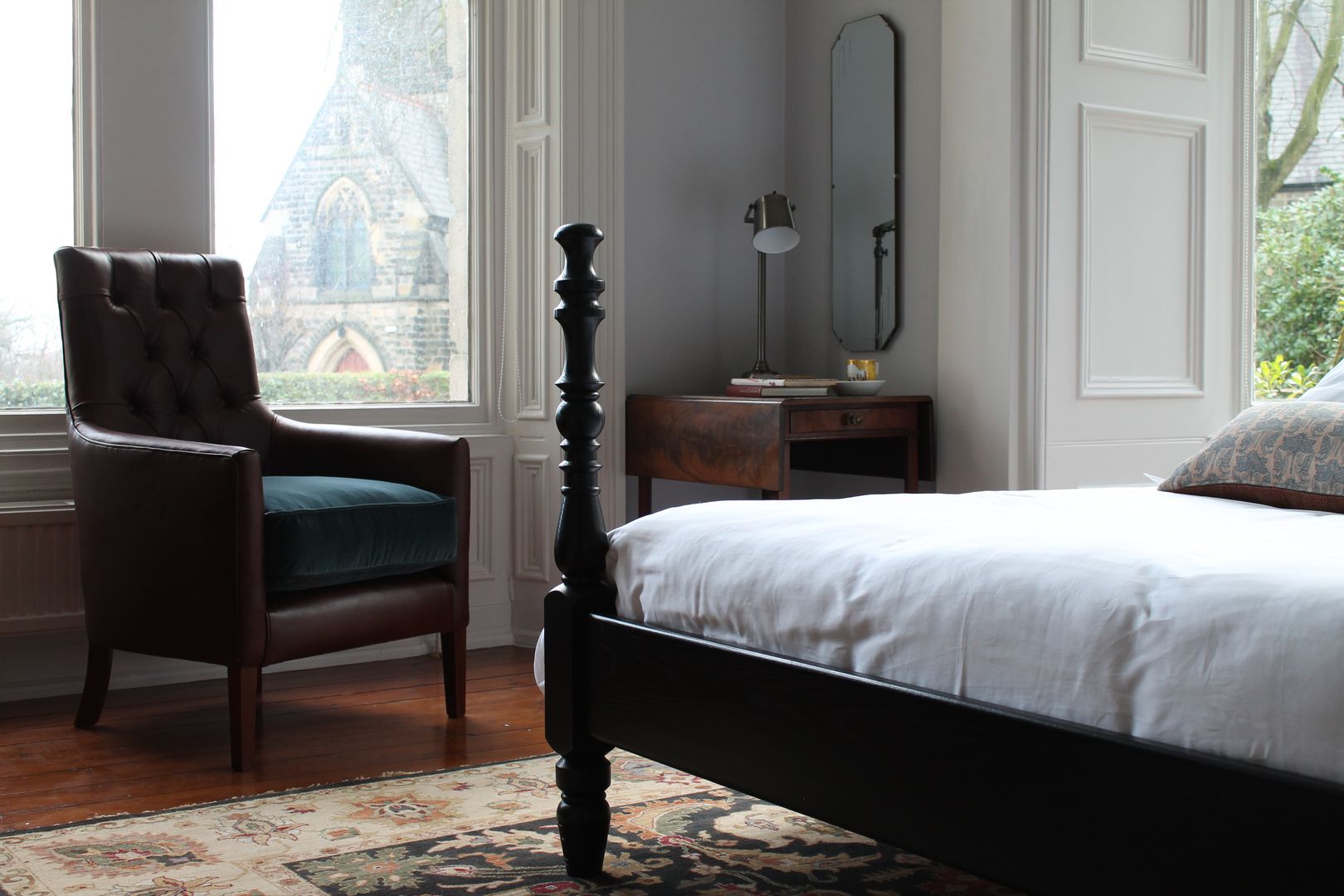 Kingston Luxury Four Poster Bed TurnPost Dormitorios de estilo colonial Camas y cabeceros