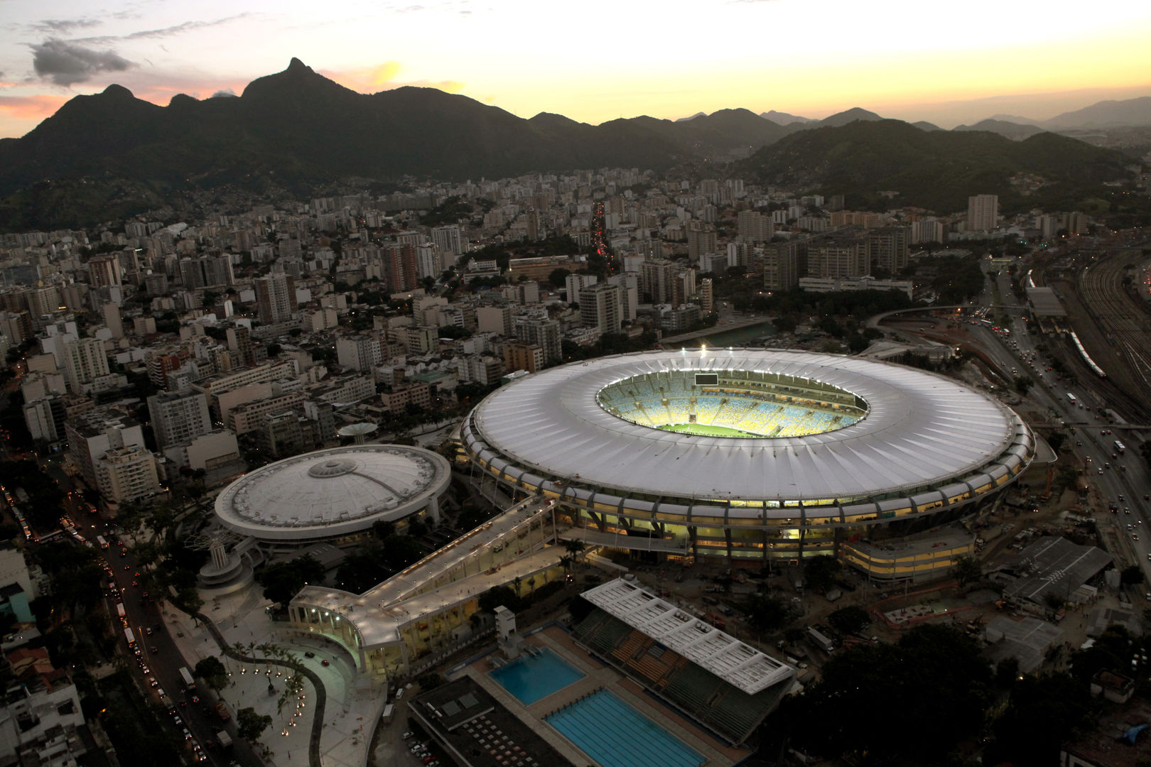 Arena Maracanã, Fernandes Fernandes Bedrijfsruimten