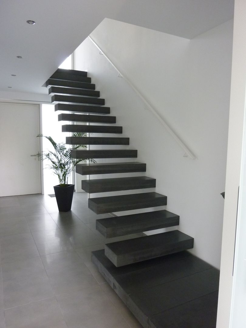 Sichtbeton Kragarmtreppe, Harr Betondesign Harr Betondesign Escaleras Escaleras