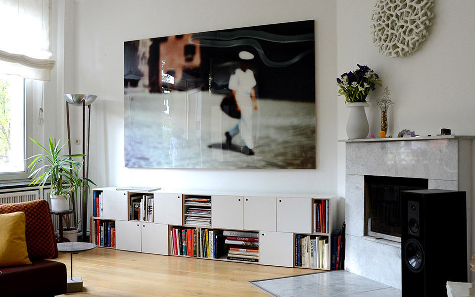 Sideboard für Bücher homify Moderne Wohnzimmer
