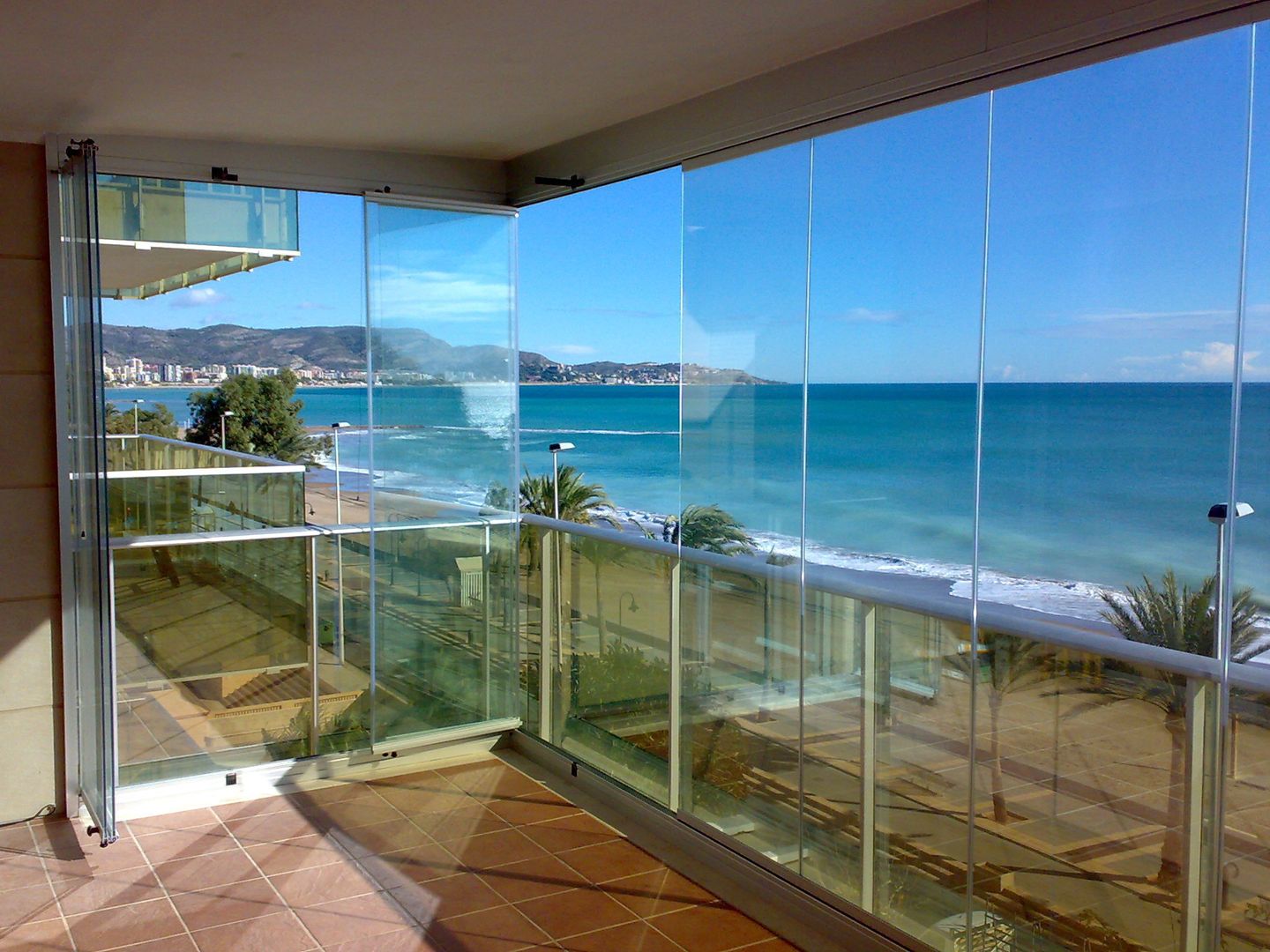 Cortina de cristal en Benicassim CRISTALERIA GLASS CASTELLO S.L Puertas y ventanas Ventanas