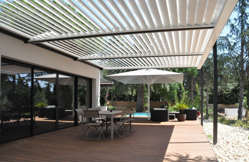 The BIOCLIMATIC Pergola by SOLISYSTEME, SOLISYSTEME SOLISYSTEME Techos inclinados