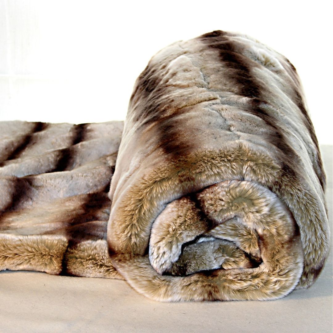 Natural fur throws and cushions, Miyabi casa Miyabi casa 주택