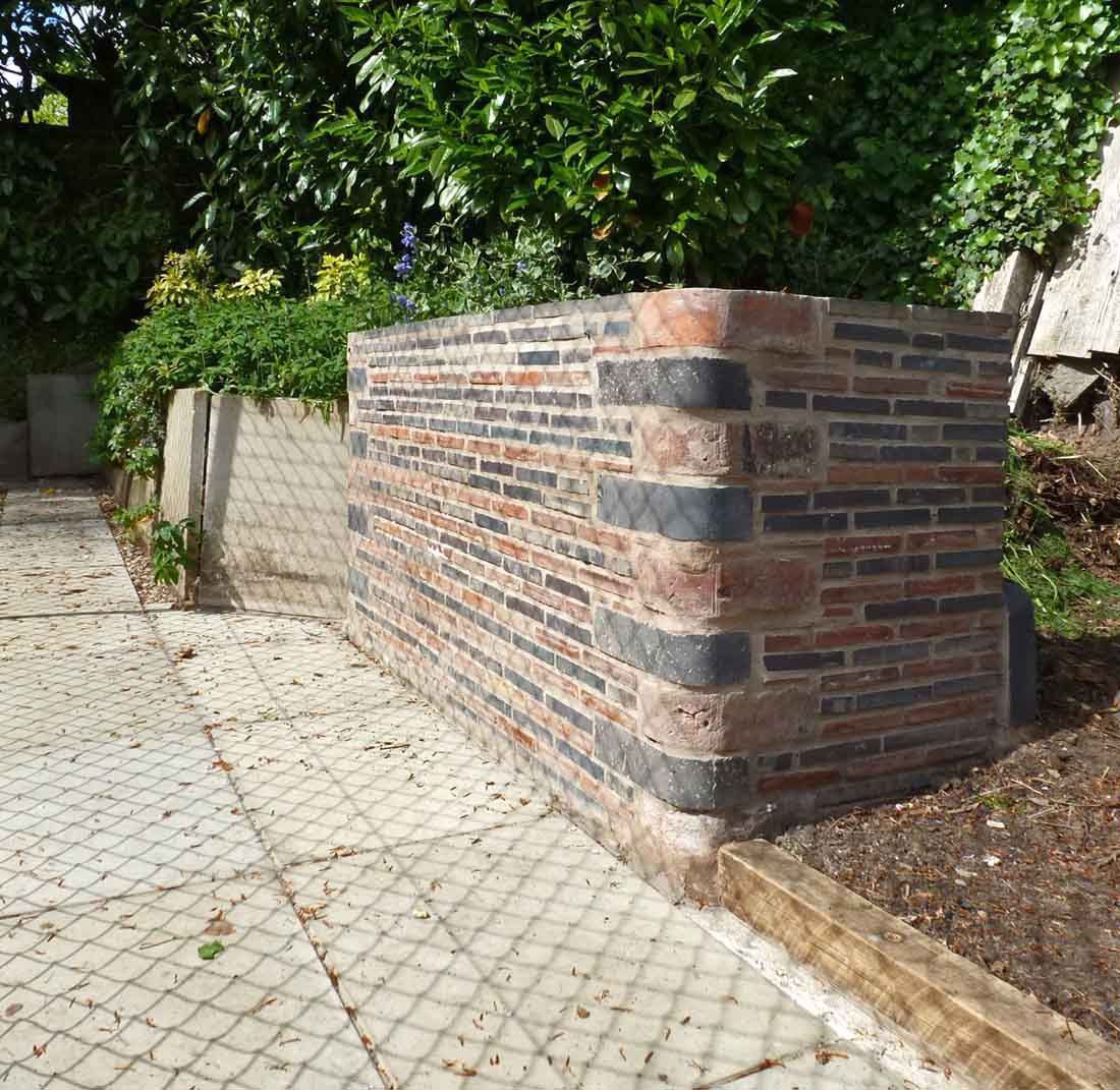 Landscaping around the Tennis Court - Period Brick Wall Paul D'Amico Remodels Jardin classique