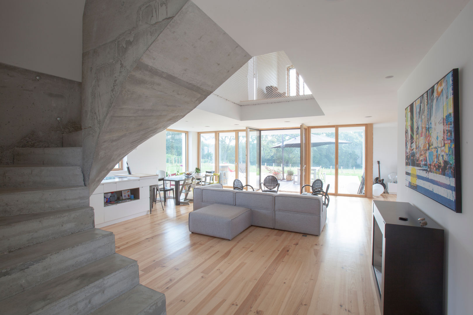 MAISON PASSIVE - ARCANGUES - PAYS BASQUE, POLY RYTHMIC ARCHITECTURE POLY RYTHMIC ARCHITECTURE Salones de estilo moderno