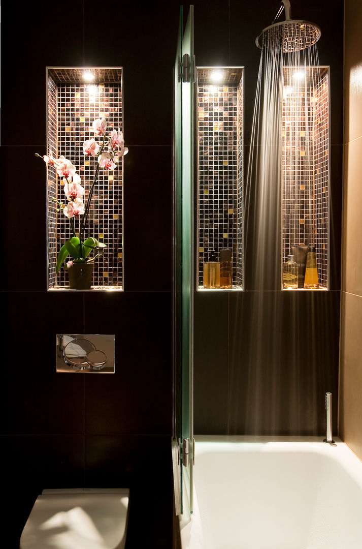 A sexy, atmospheric ensuite Matteo Bianchi Studio Eclectic style bathroom