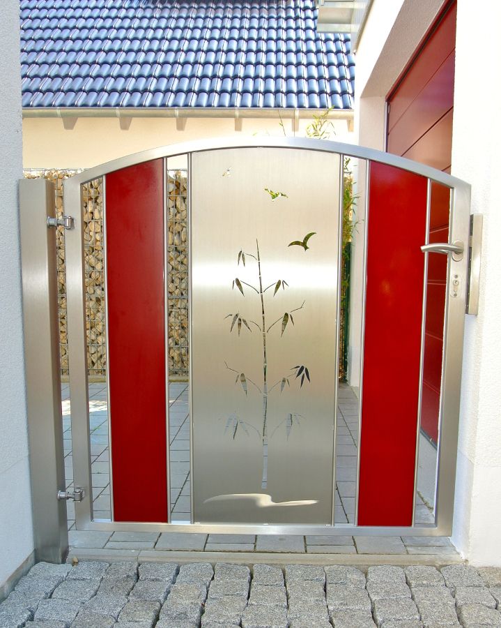 Garden Gates Edelstahl Atelier Crouse: Jardines modernos: Ideas, imágenes y decoración Metal Metálico/Plateado