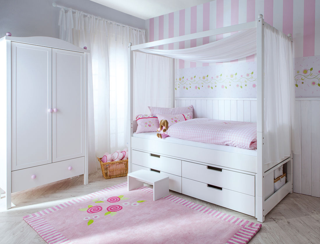 homify Classic style nursery/kids room