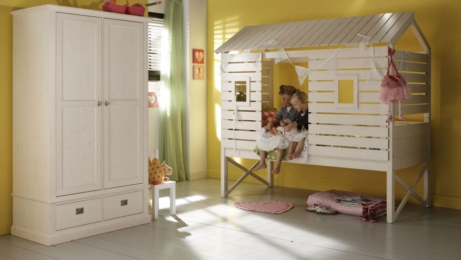 homify Classic style nursery/kids room