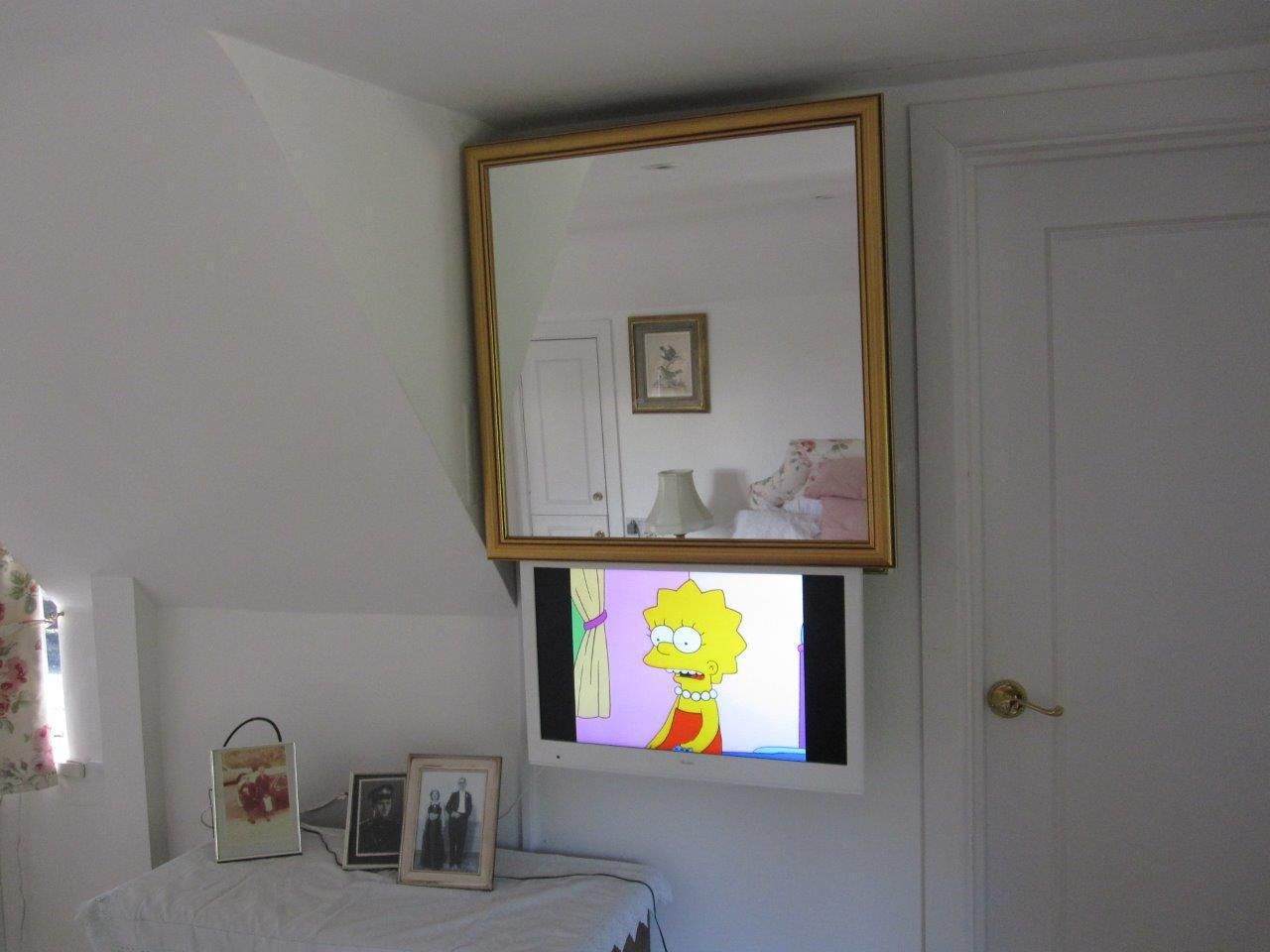 Mirror and TV mounted DECOLIFT Bathroom Lighting