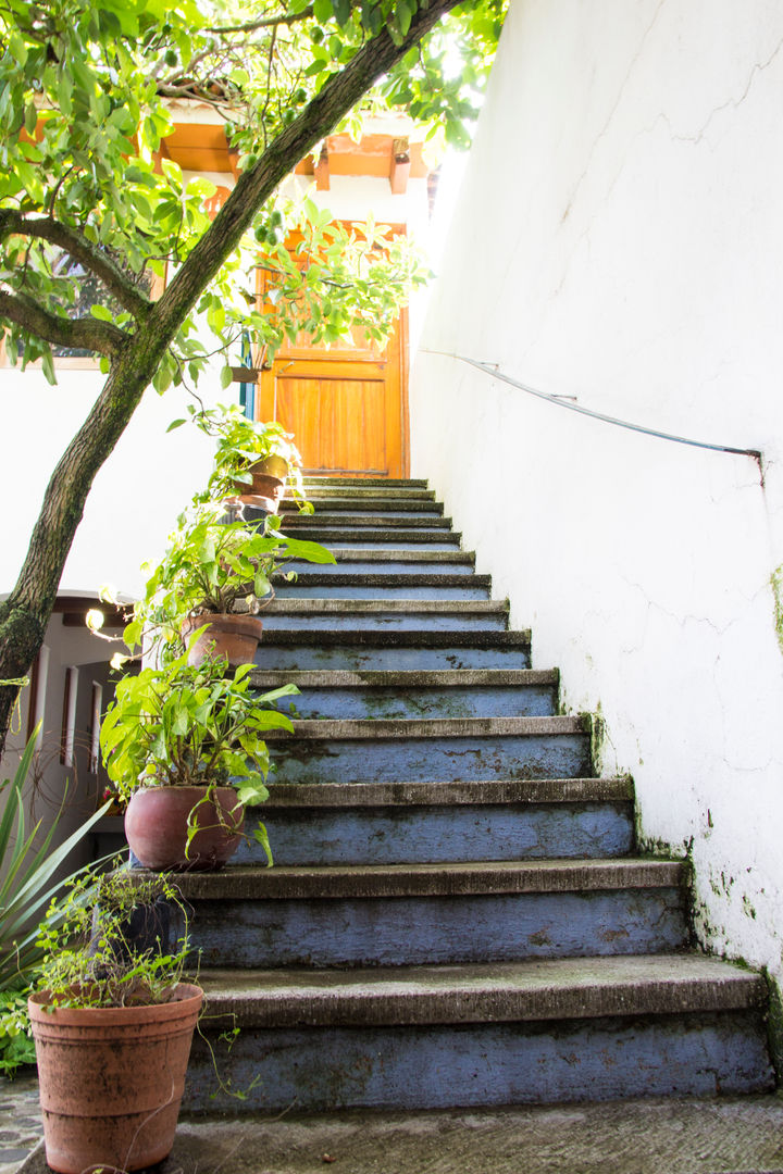 Casa de descanso en Chapala, Mikkael Kreis Architects Mikkael Kreis Architects Eclectic style corridor, hallway & stairs