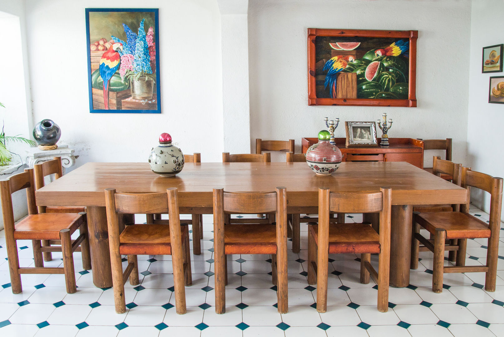 Casa de descanso en Chapala, Mikkael Kreis Architects Mikkael Kreis Architects Eclectic style dining room Tables
