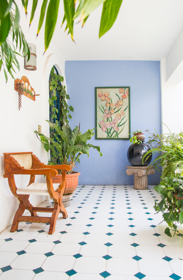 Casa de descanso en Chapala, Mikkael Kreis Architects Mikkael Kreis Architects Eclectic style corridor, hallway & stairs