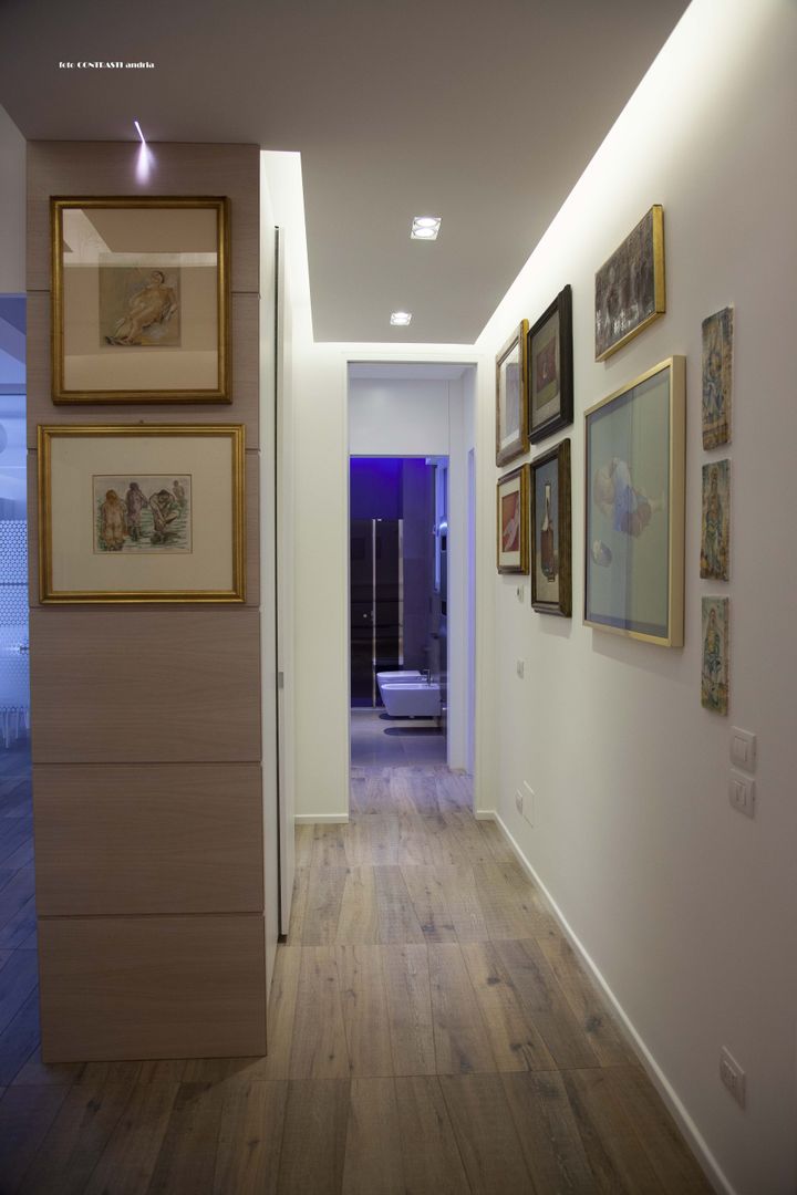 art house, G/G associati studio di ingegneria e architettura _ing.r.guglielmi_arch.a.grossi G/G associati studio di ingegneria e architettura _ing.r.guglielmi_arch.a.grossi Modern corridor, hallway & stairs