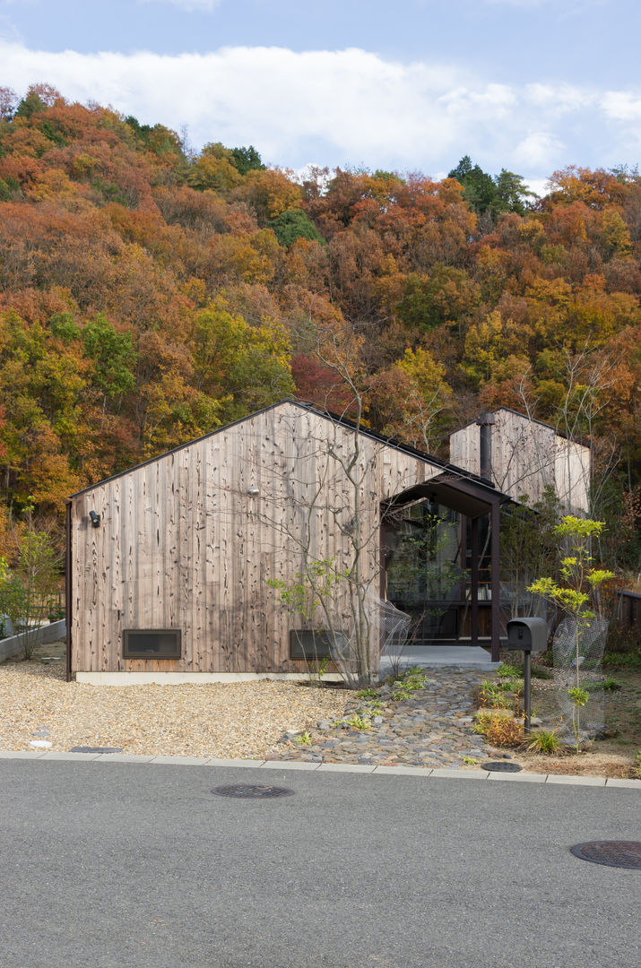 ■ 箕面森町の家, 間工作舎 間工作舎 現代房屋設計點子、靈感 & 圖片