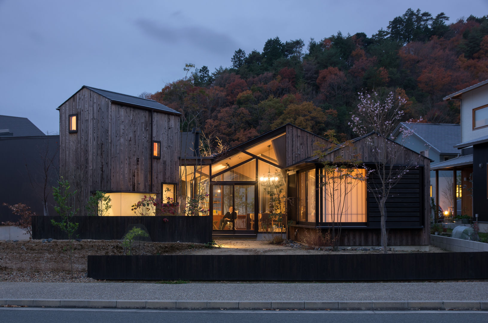 ■ 箕面森町の家, 間工作舎 間工作舎 Modern houses