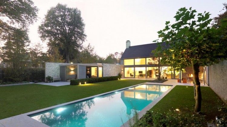 homify Modern pool