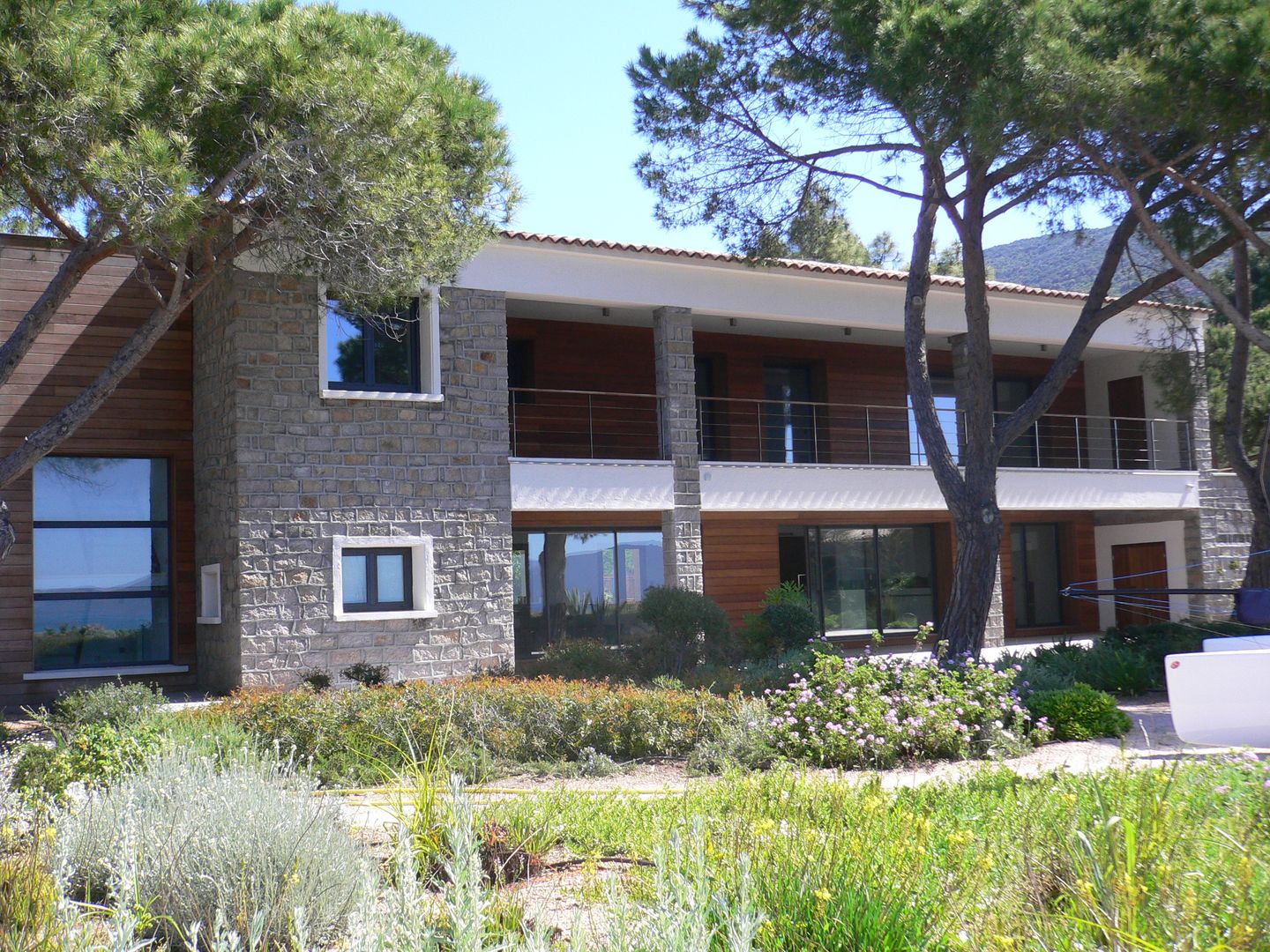 Villa pied dans l'eau, Véronique Desmit Véronique Desmit Maisons modernes