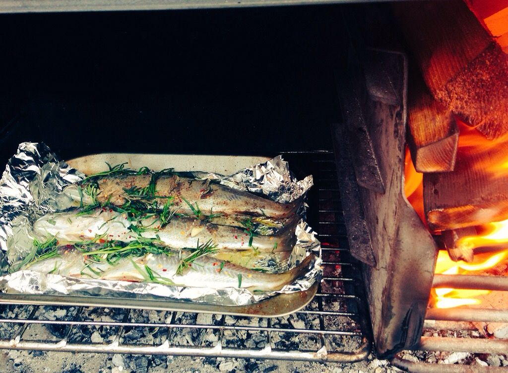 Fresh fish baked in foil The Braai Man Giardino in stile mediterraneo Bracieri & Barbecue