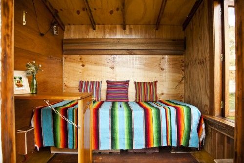 Single fold down bed The Upcyclist Dormitorios de estilo ecléctico