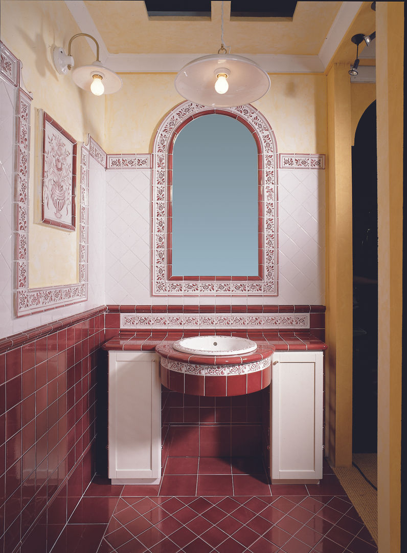 homify Classic style bathroom