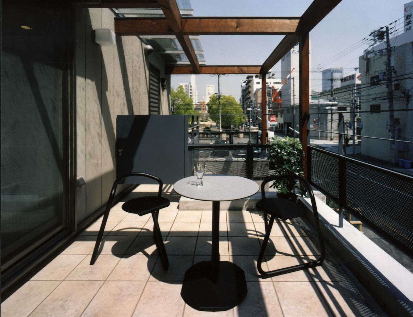 OD house, H.Maekawa Architect & Associates H.Maekawa Architect & Associates Balcon, Veranda & Terrasse industriels