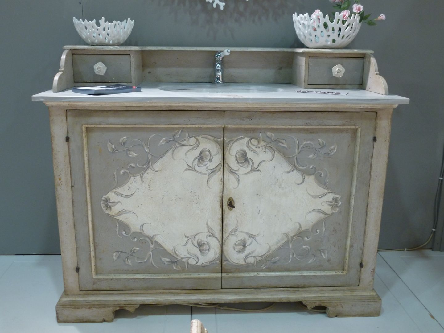 Mobili da Bagno su misura con legno da recupero : Shabby, LA BOTTEGA DEL FALEGNAME LA BOTTEGA DEL FALEGNAME 지중해스타일 욕실