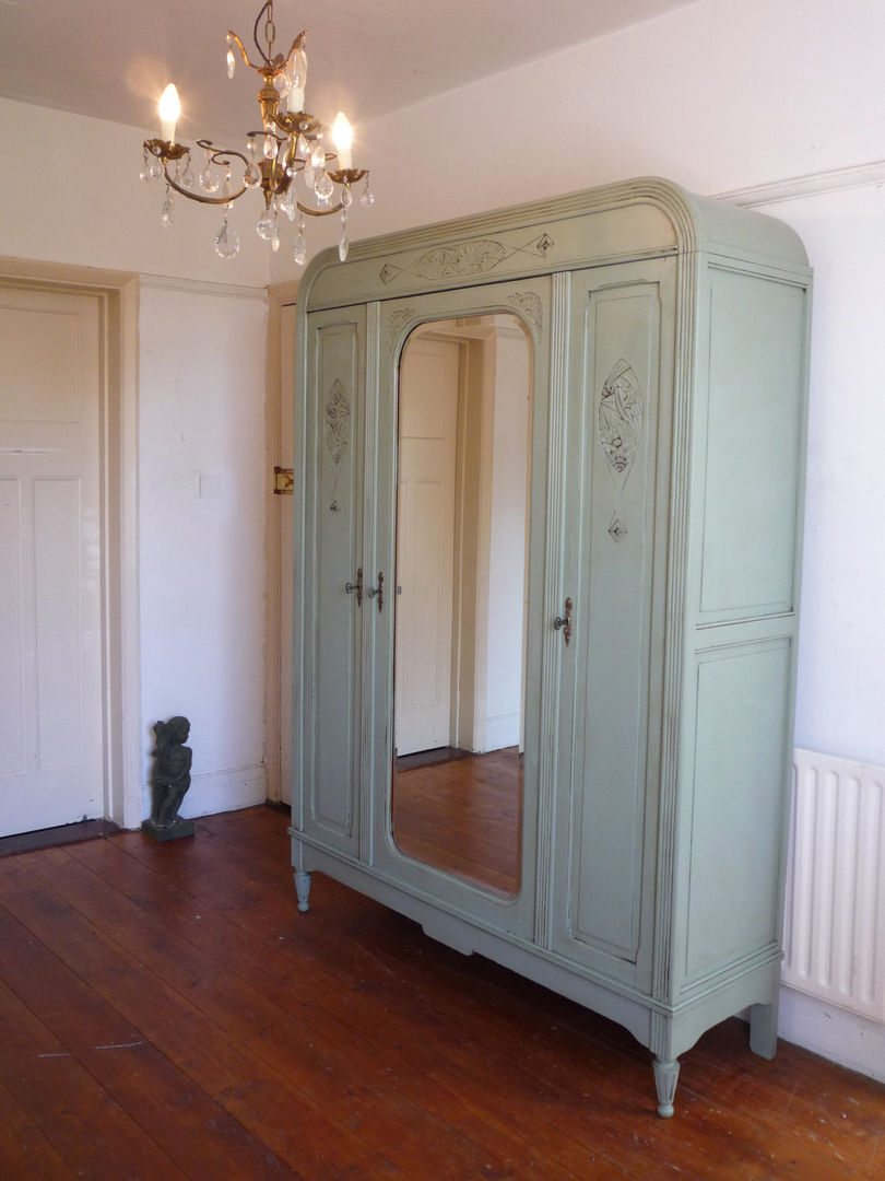 Triple Door French Art Deco Armoire With Fitted Interior homify Спальня в рустикальном стиле Шкафы для одежды и комоды