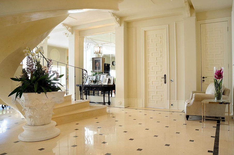 Гринфилд, DecorAndDesign DecorAndDesign Classic style corridor, hallway and stairs