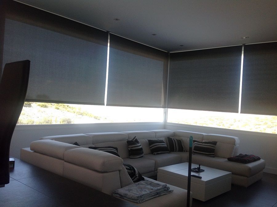 Cortinas enrollables motorizadas , Cortinasmadrid- TecnicorT Cortinasmadrid- TecnicorT Cửa sổ & cửa ra vào phong cách hiện đại Curtains & drapes